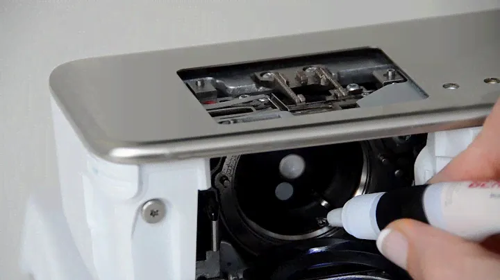 How to oil and clean your BERNINA 7 Series machine